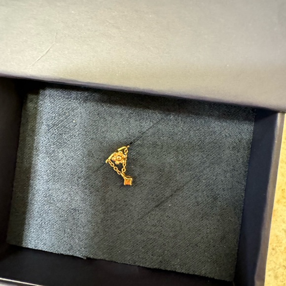 SOLD!! Maria Tash Prong Set Diamond Drape Threaded Stud Earring - Picture 10 of 12